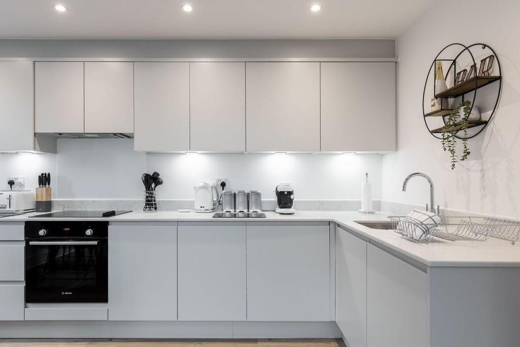 Stylish Town Centre Apartment, W Parking, Nr Beach Bournemouth Esterno foto