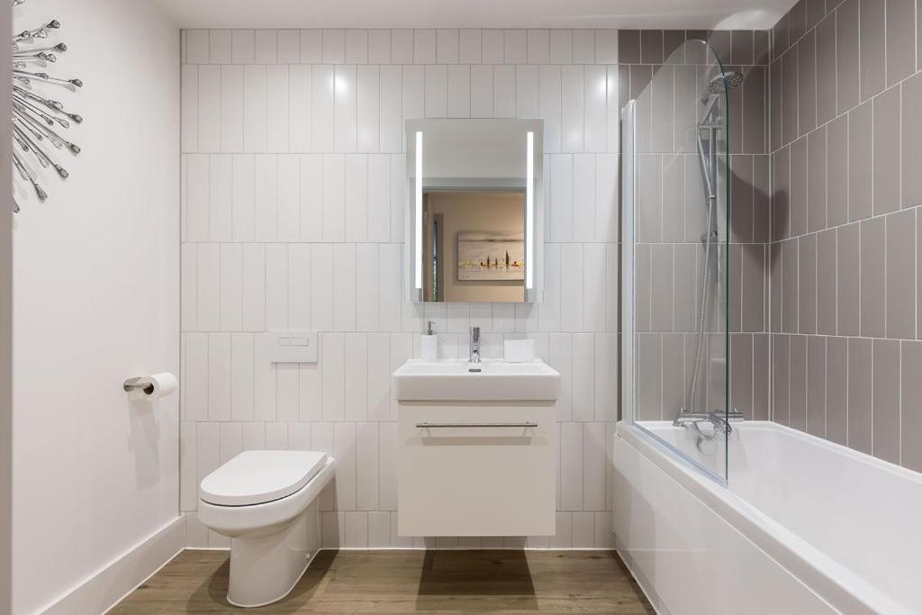 Stylish Town Centre Apartment, W Parking, Nr Beach Bournemouth Esterno foto