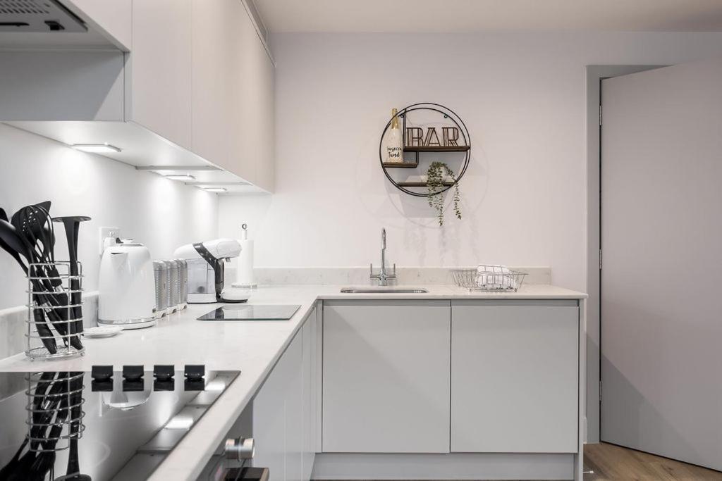 Stylish Town Centre Apartment, W Parking, Nr Beach Bournemouth Esterno foto