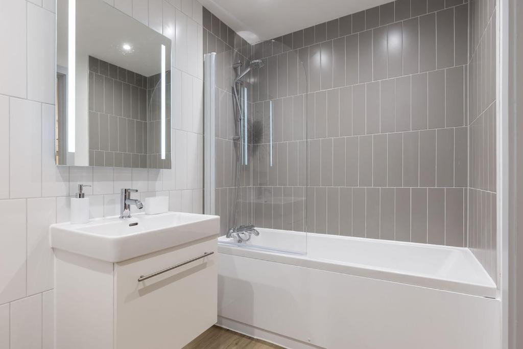 Stylish Town Centre Apartment, W Parking, Nr Beach Bournemouth Esterno foto